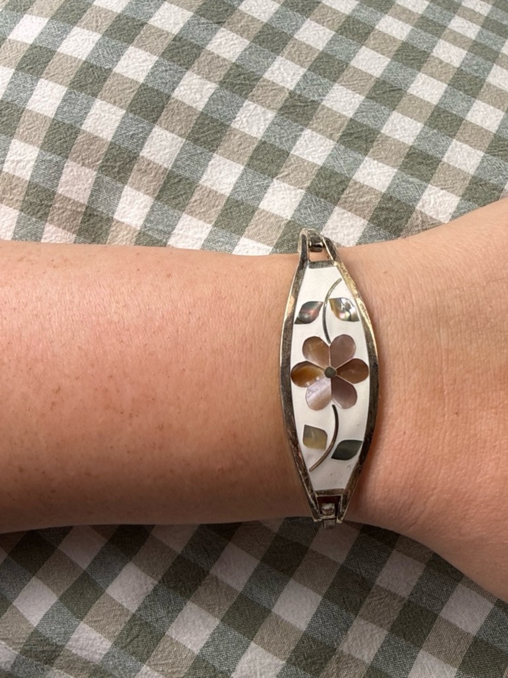 Silver Tone Floral Inlay Bracelet - White and Brown